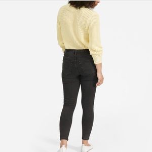 Everlane stretchy skinny jeans in gray!